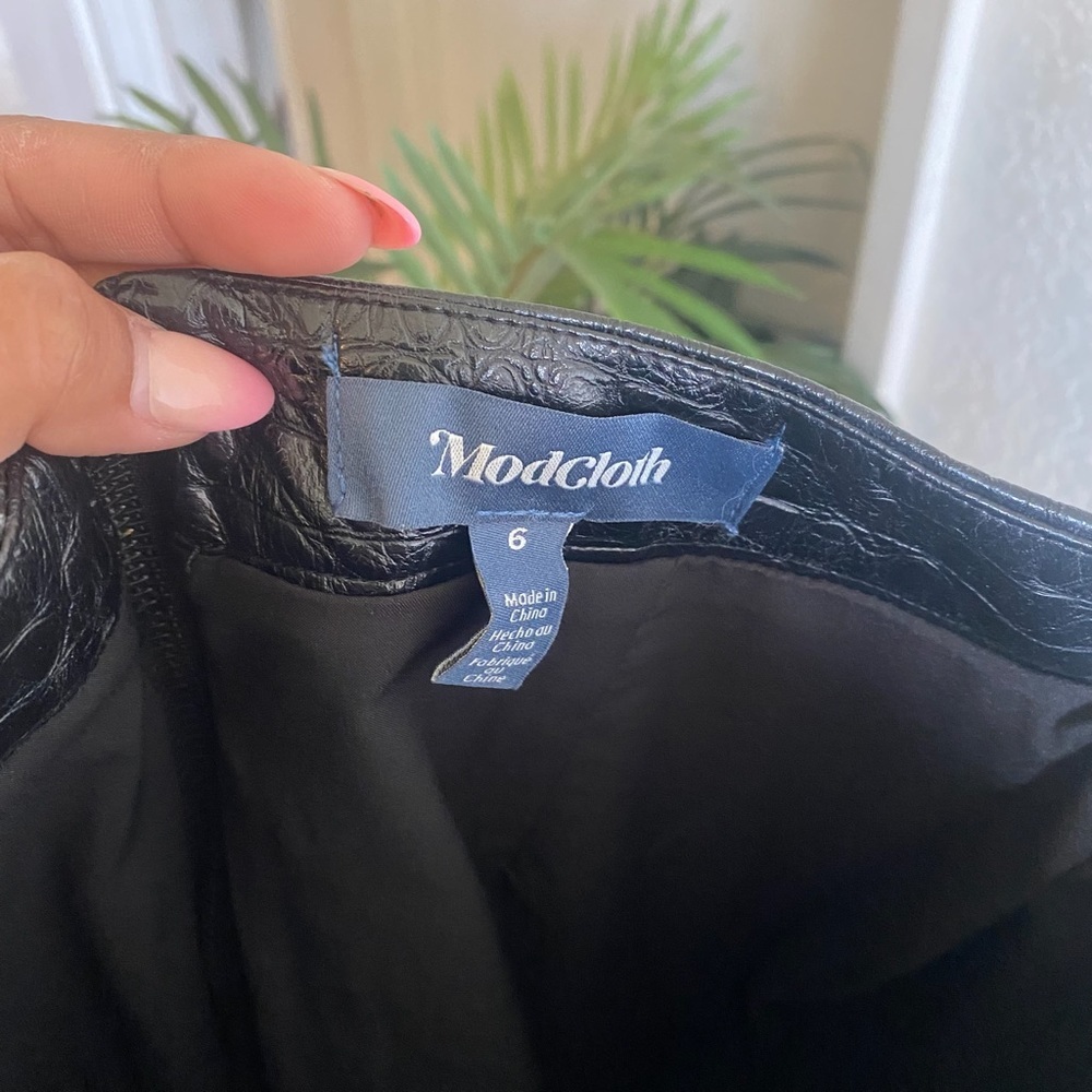 Modcloth Black Textured Skirt - Picture 4 of 6
